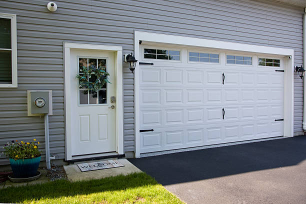 24/7 Emergency Garage Door Panel Replacement experts in Epworth, IA